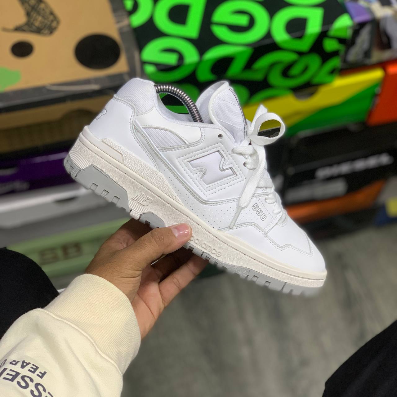 BALANCE 550 BLANCA GRIS