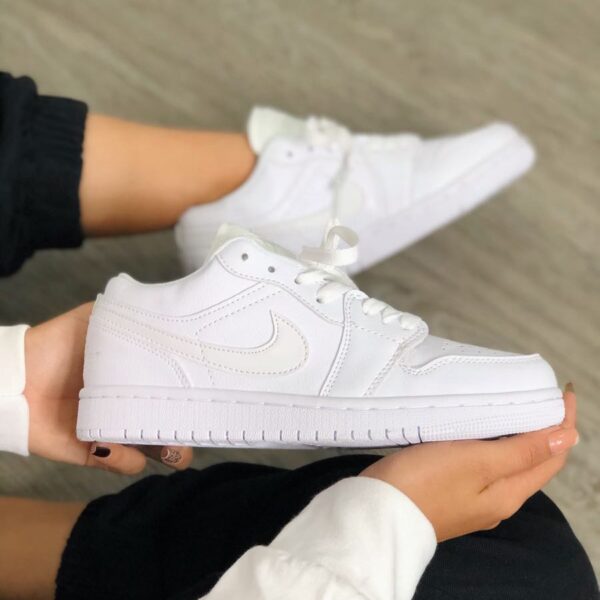 low triple white 1 RETRO 1 LOW TRIPLE WHITE