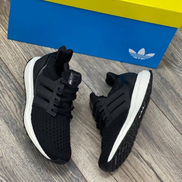 ultraboost negra blanca 1 ULTRABOOST NEGRA