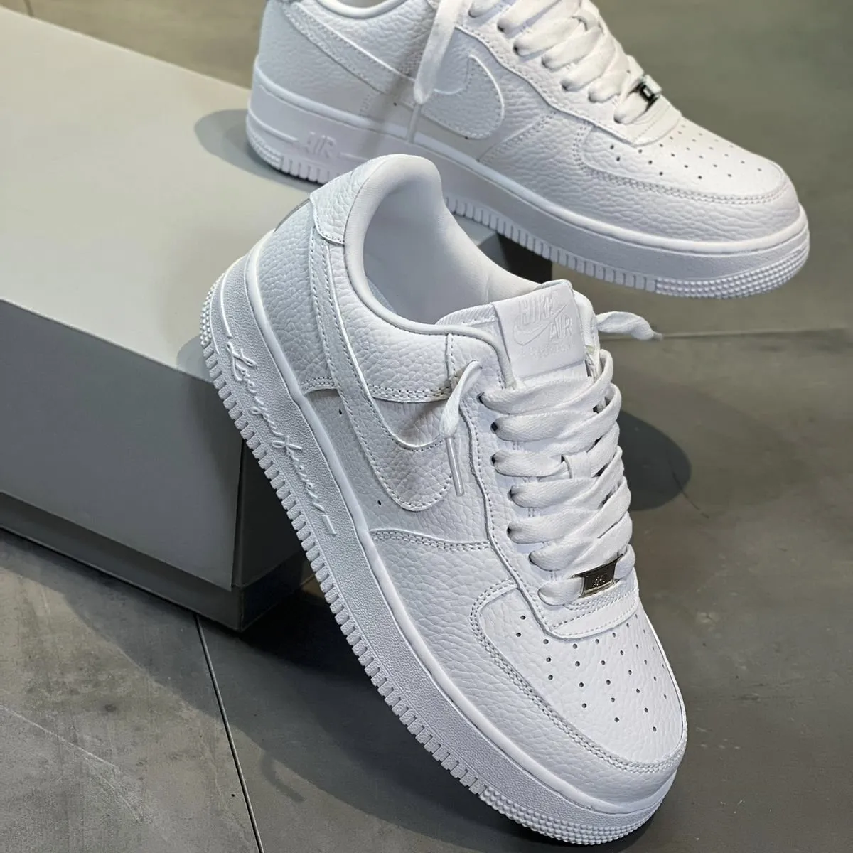 NIKE AIR FORCE ONE DRAKE