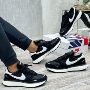 NIKE NEGRA BLANCA