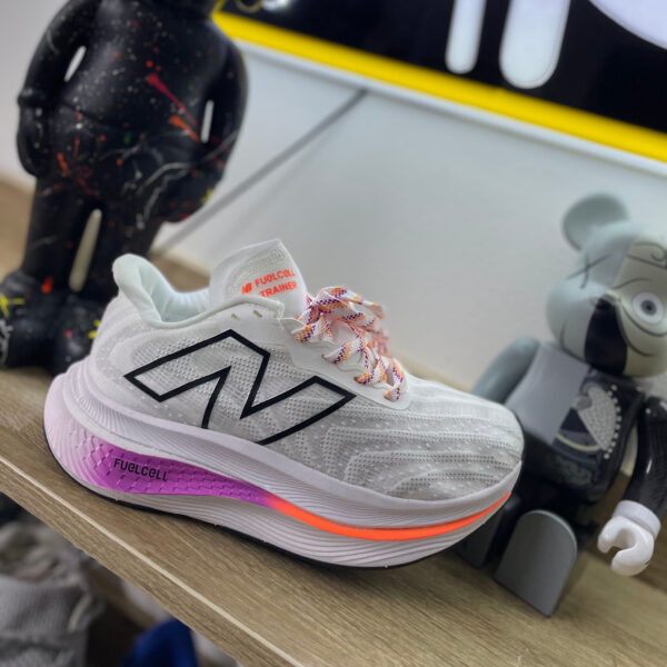 NEW BALANCE FUELCELL BLANCA MORADA NEW BALANCE FUELCELL TRAIL BLANCA MORADA