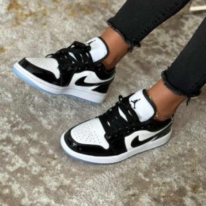 NIKE JORDAN RETRO 1 LOW BLANCA NEGRA