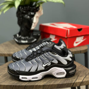 NIKE TN GRIS NEGRA