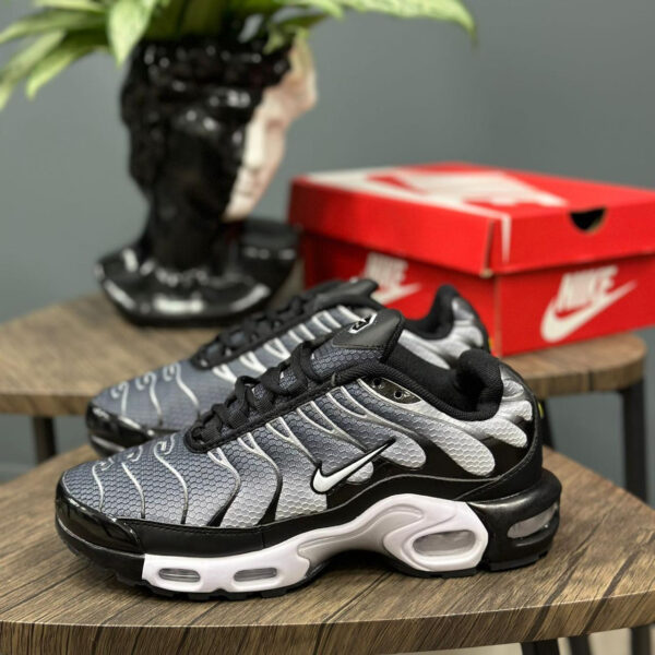 NIKE TN GRIS NEGRA NIKE TN GRIS NEGRA