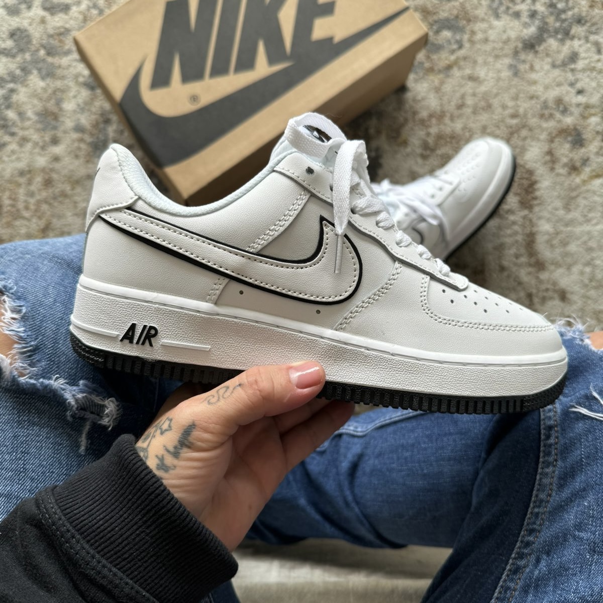 NIKE AIR FORCE ONE BLANCA NEGRA - shoopsneakers