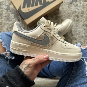 NIKE AIR FORCE ONE LV8 BEIGE