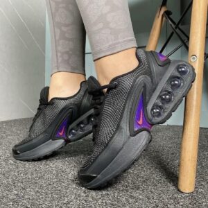 NIKE AIR MAX DM NEGRA MORADA