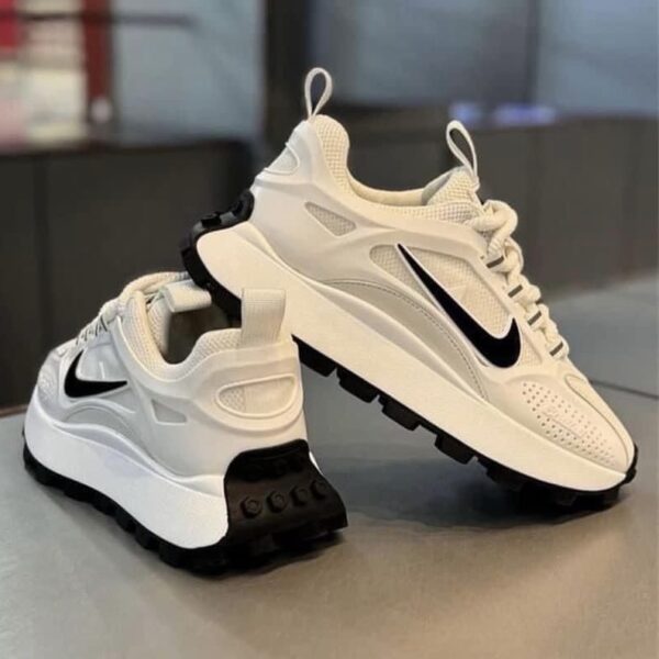 NIKE BALLELY BLANCA NEGRA