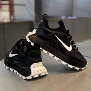 NIKE BALLELY NEGRA BLANCA