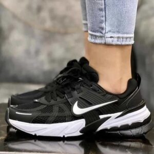 NIKE V2K NEGRA BLANCA