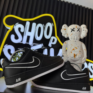 NIKE AIR FORCE ONE NEGRA BLANCA