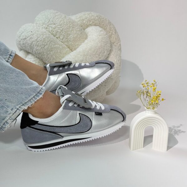 NIKE CORTEZ PLATEADA NIKE CORTEZ PLATEADA