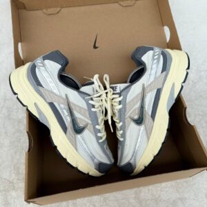 NIKE INITIATOR GRIS VERDE