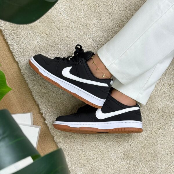 NIKE SB DUNK NEGRA BLANCA
