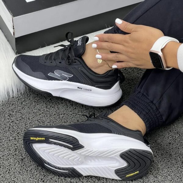 SKECHERS GO WALK MAX NEGRA BLANCA