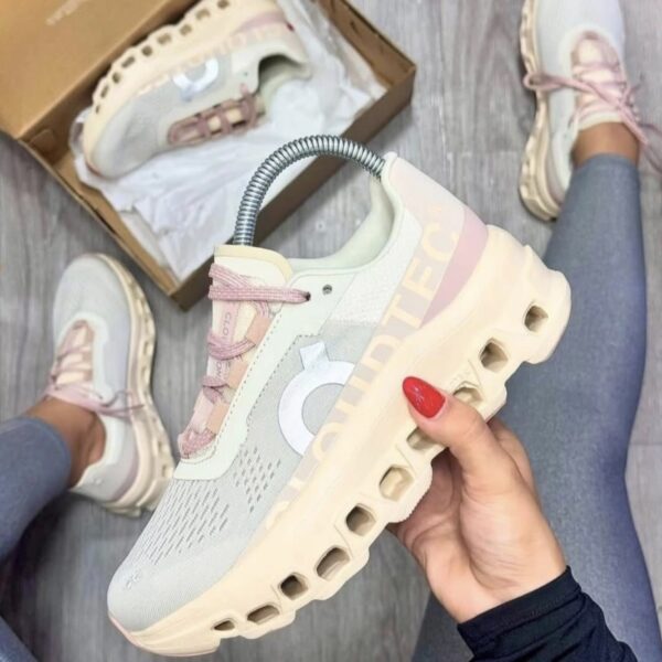 IMG_4726 ON CLOUDMONSTER PALO ROSA