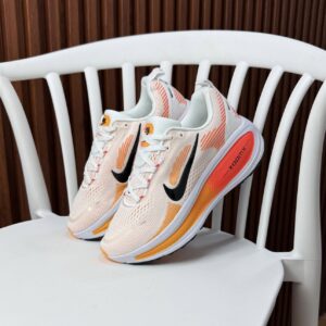 NIKE VOMERO 18 NARANJA BLANCA