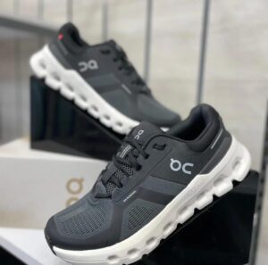 ON CLOUD NEGRA BLANCA