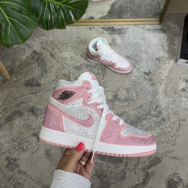 NIKE JORDAN RETRO 1 BRILLOS ROSA