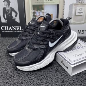 NIKE STAKE NEGRA BLANCA