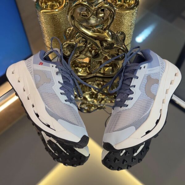 ON CLOUD RUNNING AZUL CELESTE