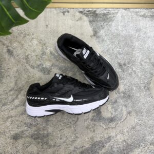 NIKE INITIATOR NEGRA BLANCA