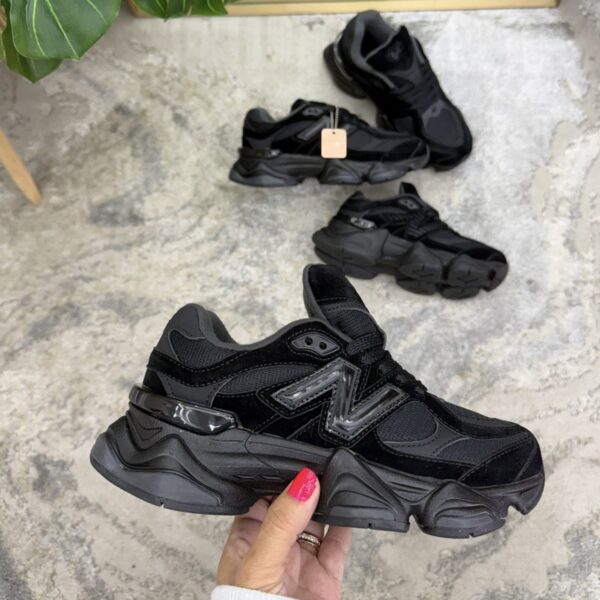 aa36b096-0084-4ed9-8298-9accd6a677de.jpg NIKE P6000 GRIS PLATEADA