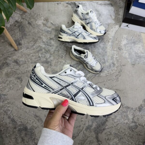 bacfc90f-0d0d-40a7-9ae1-29446f4a10dc.jpg ASICS GEL BEIGE PLATEADA