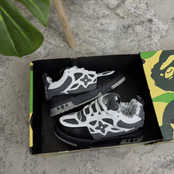 LOUIS VUITTON SKATE NEGRA GRIS BLANCA