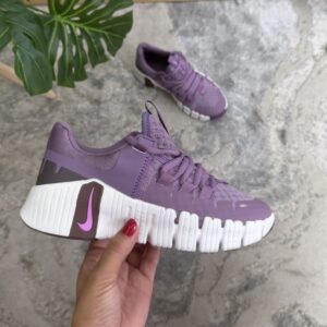 NIKE METCON MORADA BLANCA