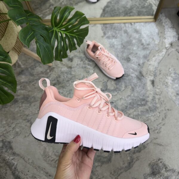 NIKE METCON ROSADA BLANCA