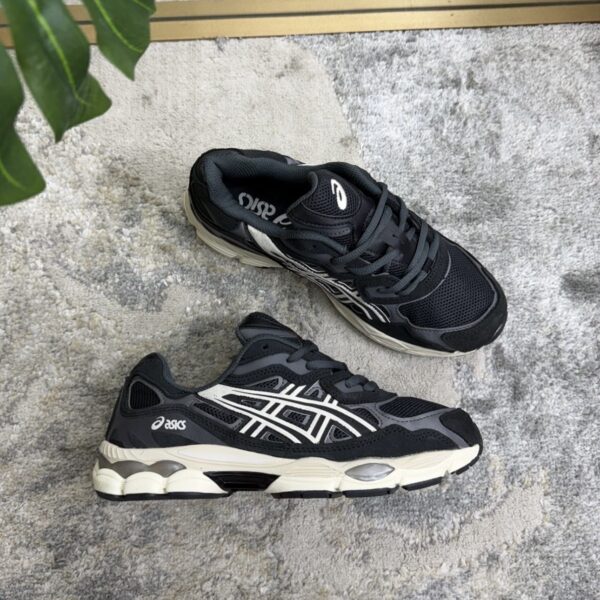 ASICS NYC NEGRA CREMA
