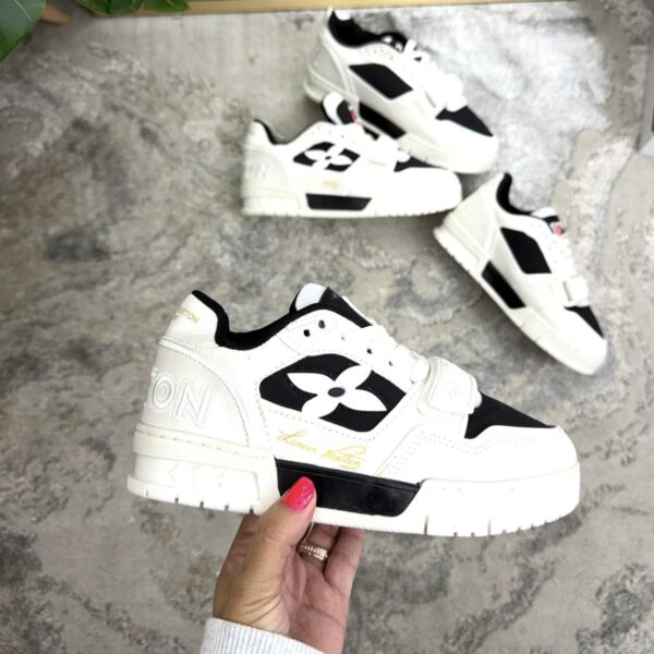 LOUIS VUITTON FLOR BLANCA NEGRA