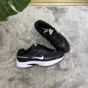 NIKE INTINATOR NEGRA BLANCA
