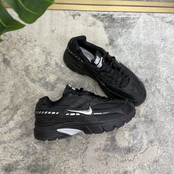 NIKE INTINATOR NEGRA CHULO BLANCO