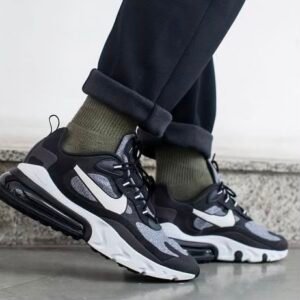 NIKE 270 REACT NEGRA BLANCA