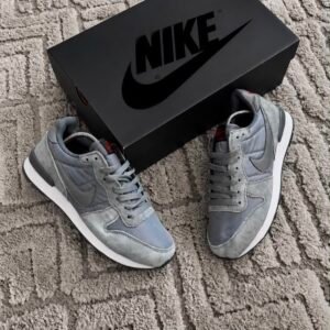 NIKE INTERNACIONAL GRIS