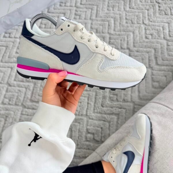 NIKE INTERNACIONAL GRIS ROSA